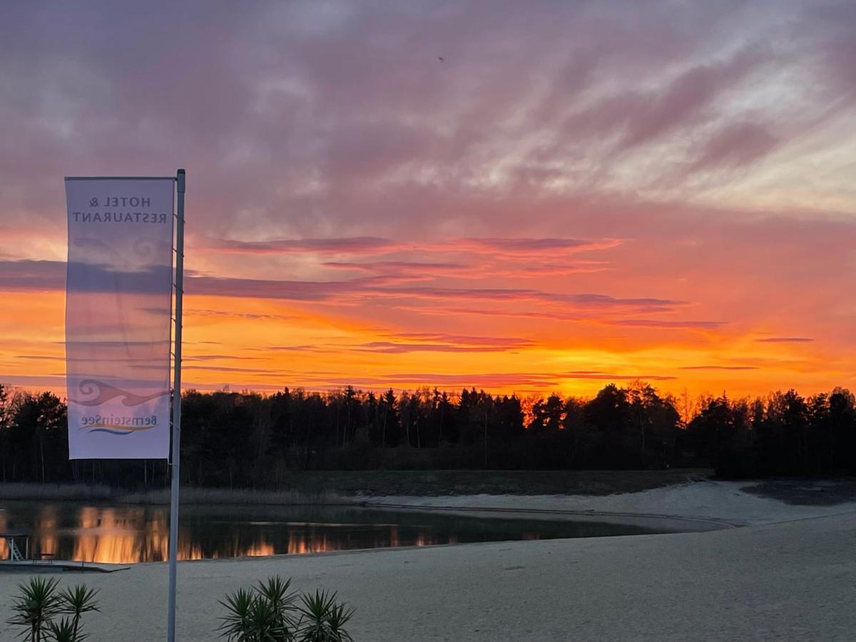 Bernsteinsee Hotel Sassenburg エクステリア 写真